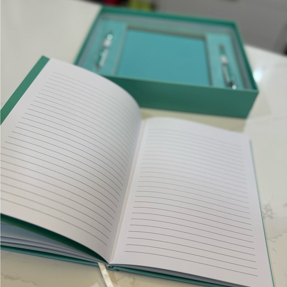 Tiffany & Co. Note Pad with pens w/ Blue Box set - Picture 4 of 4